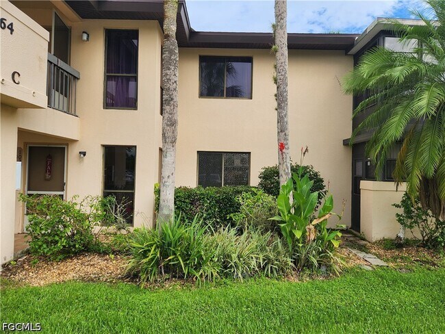 1064 Villa Dr in La Belle, FL - Foto de edificio - Building Photo