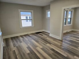 907 N Busey Ave in Urbana, IL - Building Photo