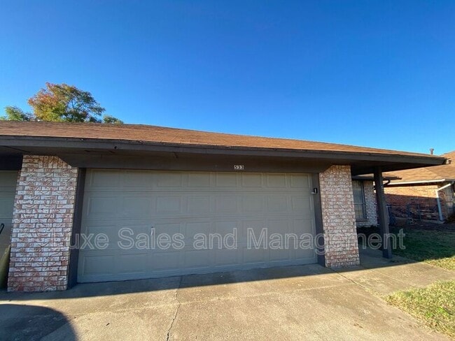 property at 533 N Davis Ave