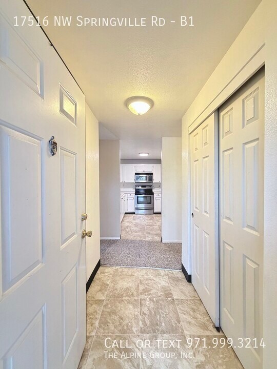 17516 NW Springville Rd in Portland, OR - Building Photo