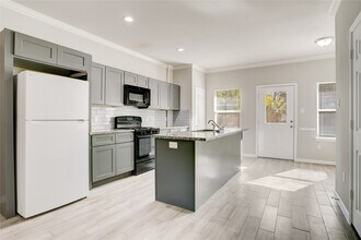 1045 Marcolin St in Houston, TX - Building Photo - Building Photo