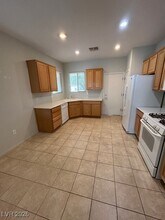 2526 Evening Twilight Ave in Henderson, NV - Building Photo - Building Photo
