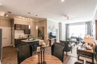 Vintage Foxland Apartments in Gallatin, TN - Foto de edificio - Building Photo