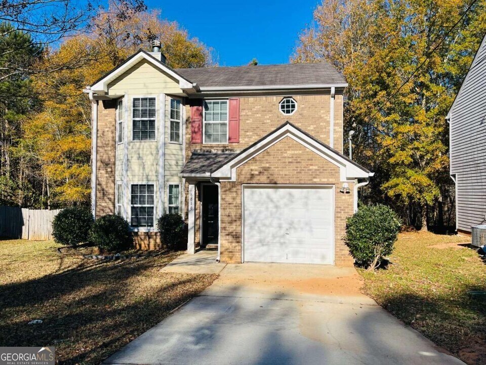 6816 Mahonia Pl in Stonecrest, GA - Foto de edificio