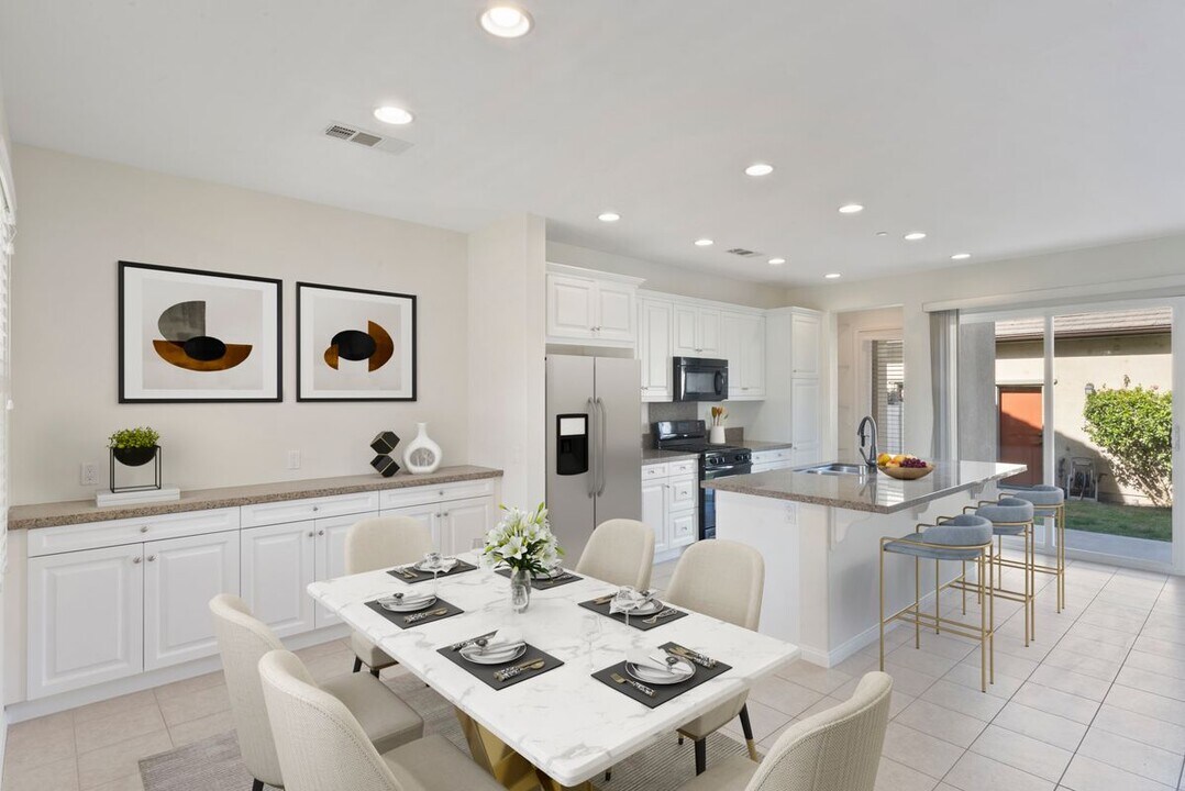 6560 Eucalyptus Ave in Chino, CA - Building Photo