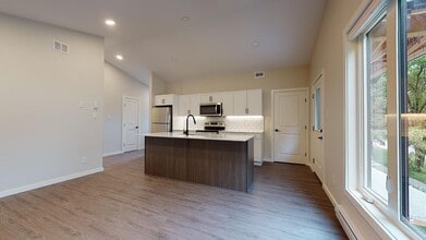 206 Yale Ave E in Winnipeg, MB - Building Photo - Building Photo