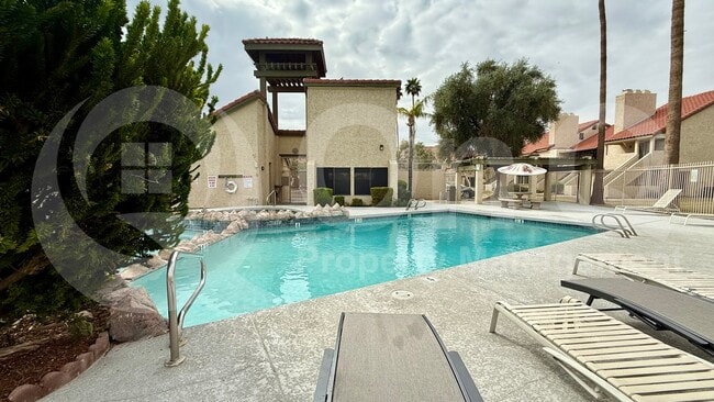 30 E Brown Rd in Mesa, AZ - Building Photo - Building Photo