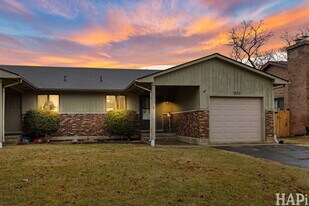 920 Pleasant St in Woodstock, IL - Building Photo