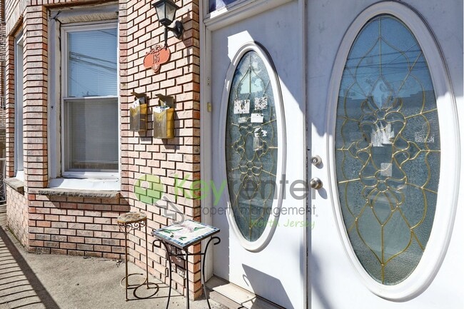 185 Clerk St in Jersey City, NJ - Building Photo - Building Photo