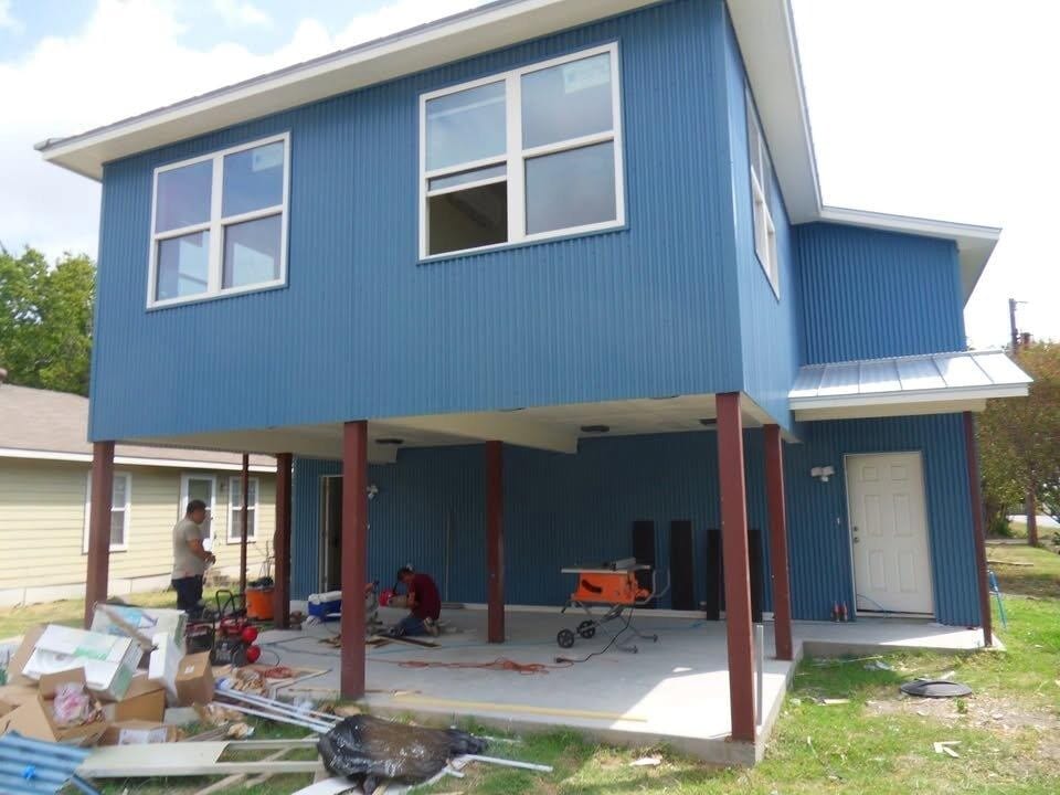 219 S Robinson St in Taylor, TX - Building Photo