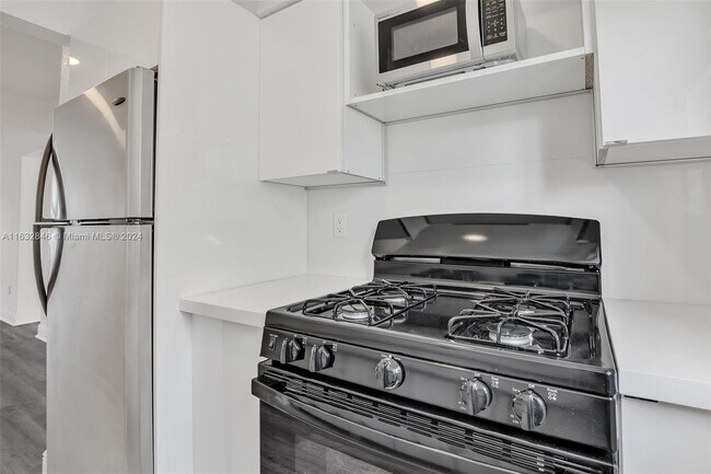 7315 Carlyle Ave, Unit 16 in Miami Beach, FL - Building Photo - Building Photo