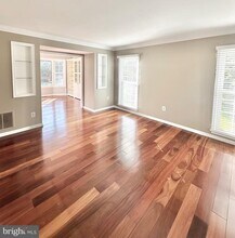 12102 Snow Shoe Ct in Herndon, VA - Building Photo - Building Photo