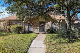 5916 Cedar Ln in Rowlett, TX - Building Photo