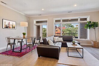 1935 W Belmont Ave-Unit -3 in Chicago, IL - Building Photo - Building Photo