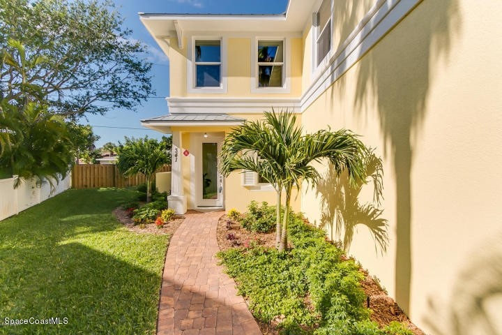 Island Villas #341-343-345 in Melbourne, FL - Building Photo