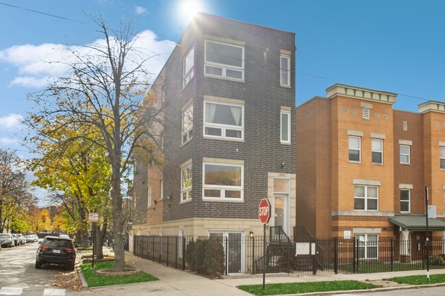 2135 W Adams St in Chicago, IL - Building Photo - Building Photo
