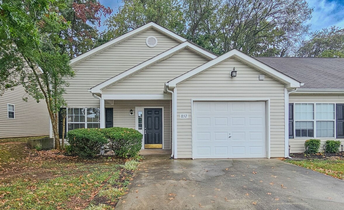 857 Ashley Michelle Ct in Knoxville, TN - Building Photo