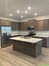 1862 NW Landon St in McMinnville, OR - Building Photo - Building Photo