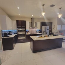 6422 NW 105th Pl in Doral, FL - Building Photo - Building Photo