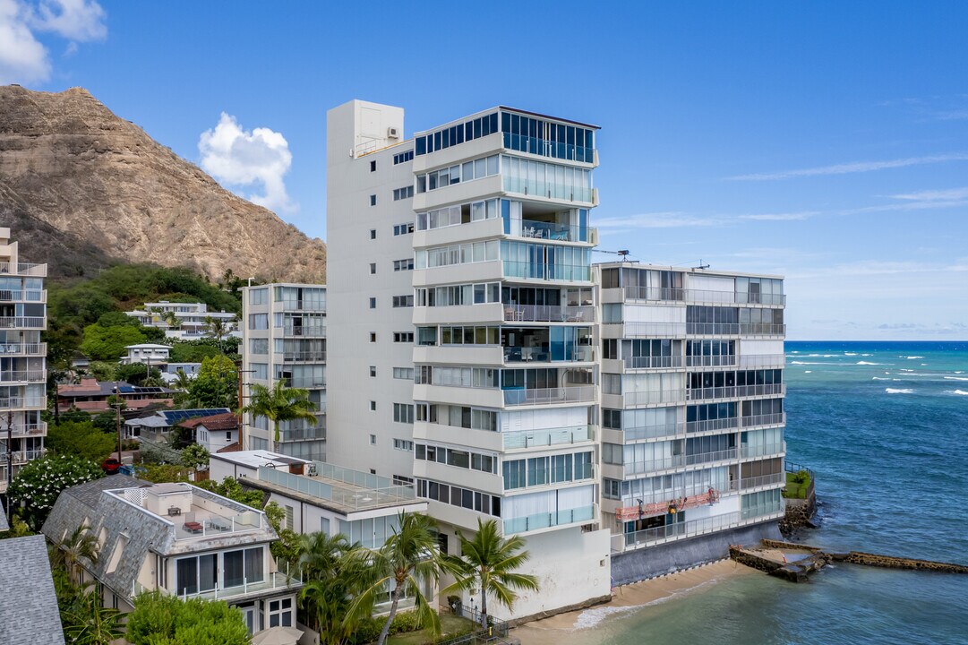 Seabreeze Apartments in Honolulu, HI - Building Photo