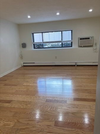 146 Willow St in Waltham, MA - Building Photo - Building Photo
