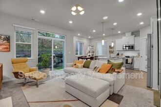 1483 19th Ave in Forest Grove, OR - Building Photo - Building Photo