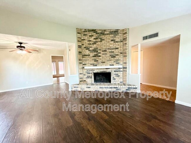 952 Lockhart Dr in Plano, TX - Foto de edificio - Building Photo