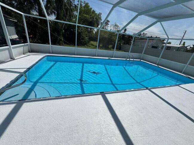 2346 Lakeshore Cir in Port Charlotte, FL - Building Photo - Building Photo