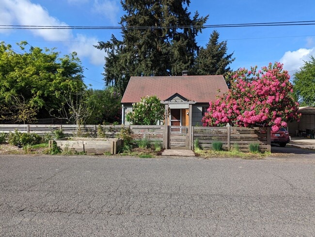 property at 5404 SE Malden Dr