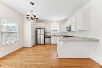 702 E 37th St in Houston, TX - Building Photo - Building Photo