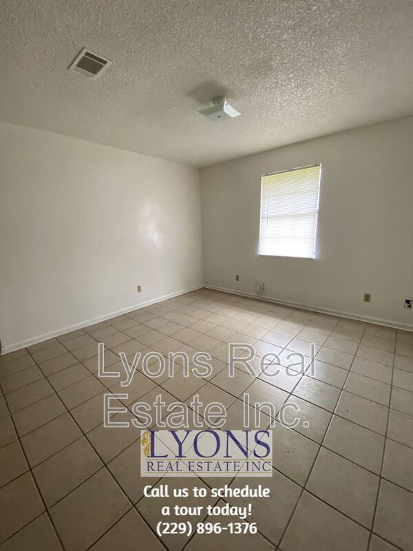 1016 S Gordon Ave in Adel, GA - Building Photo - Building Photo