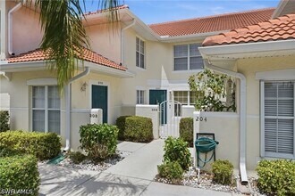 4950 Deerfield Way in Naples, FL - Foto de edificio - Building Photo