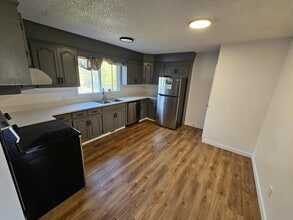 1015 Southwood Ave in Winnipeg, MB - Building Photo - Building Photo