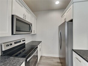 410 Sunset Ave NW in Atlanta, GA - Building Photo - Building Photo