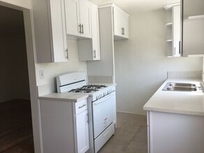 1700 W Victory Blvd in Burbank, CA - Building Photo - Building Photo