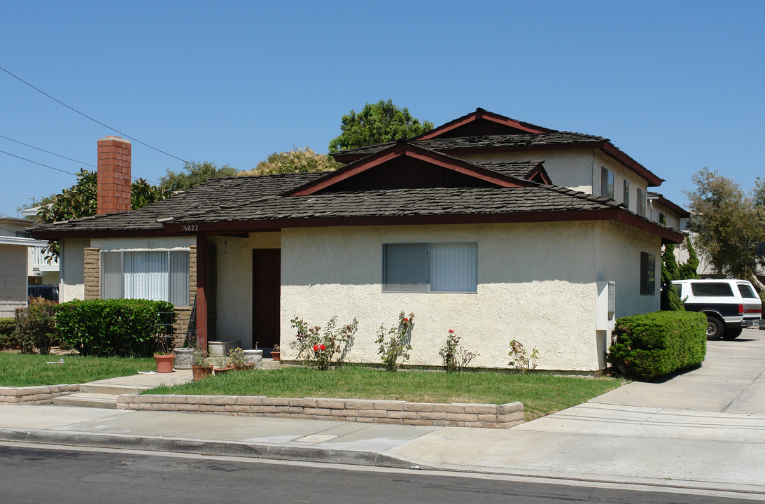 16822 Hoskins St in Huntington Beach, CA - Building Photo