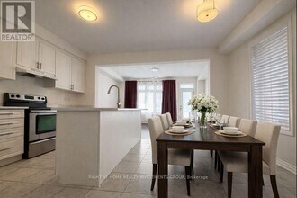 74 Beechborough Cres in East Gwillimbury, ON - Building Photo - Building Photo