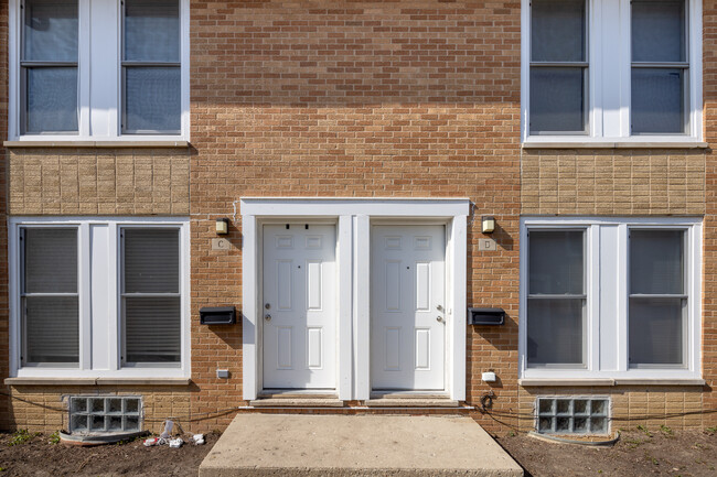Herbon Townhouse Apartments in Zion, IL - Building Photo - Building Photo