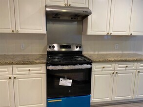 215 W New Meadows Dr in Sugar Land, TX - Building Photo - Building Photo