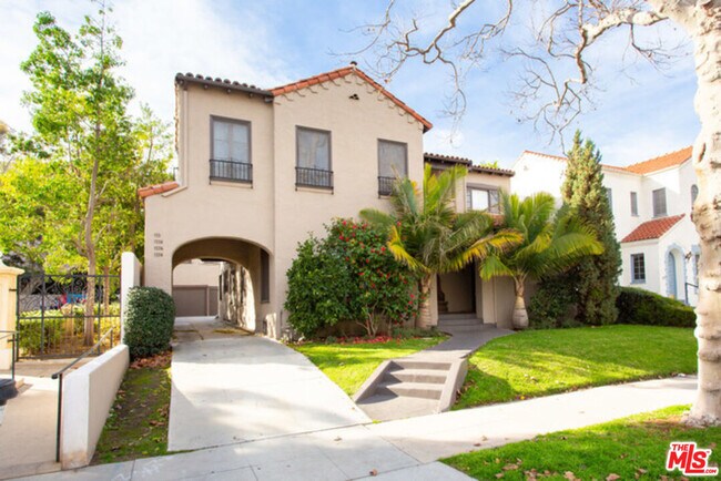 153 N Arnaz Dr in Beverly Hills, CA - Building Photo - Building Photo