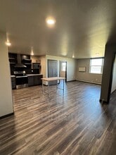 220 E Greenfield Ln in Bismarck, ND - Building Photo - Building Photo