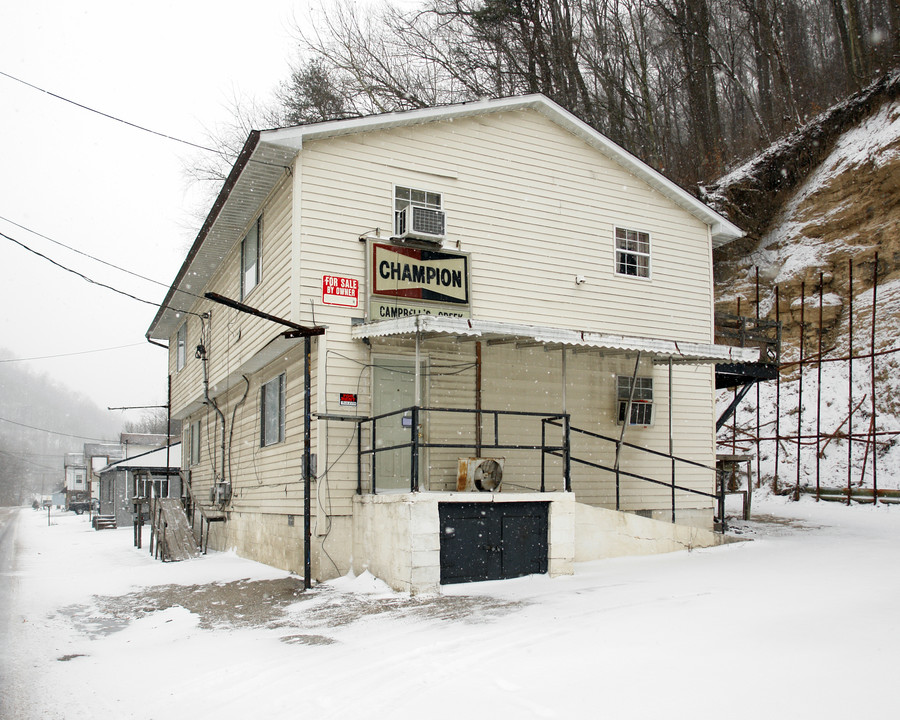 188 Campbells Creek Dr in Charleston, WV - Foto de edificio