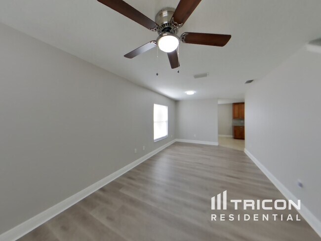7443 Dragon Fly Loop in Gibsonton, FL - Building Photo - Building Photo