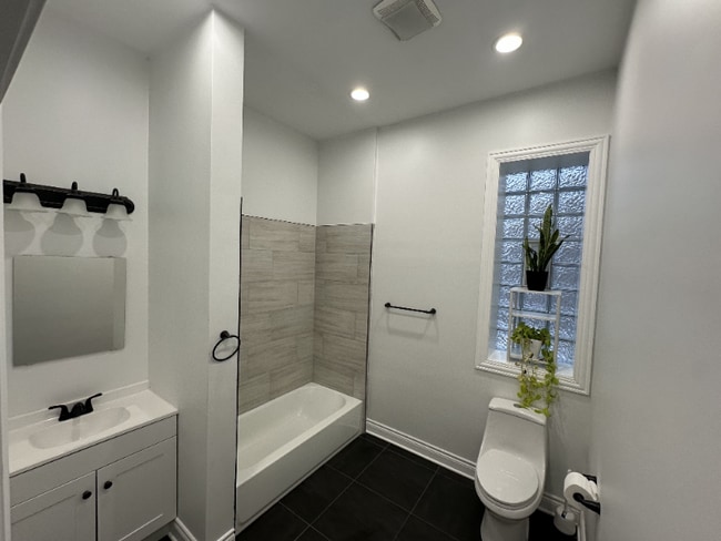 2501 S Whipple St, Unit 1 in Chicago, IL - Building Photo - Building Photo