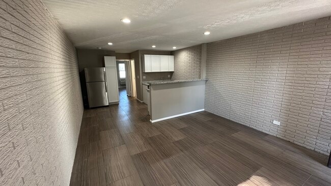 4012 DuPont Cir, Unit 307 in St Matthews, KY - Foto de edificio - Building Photo