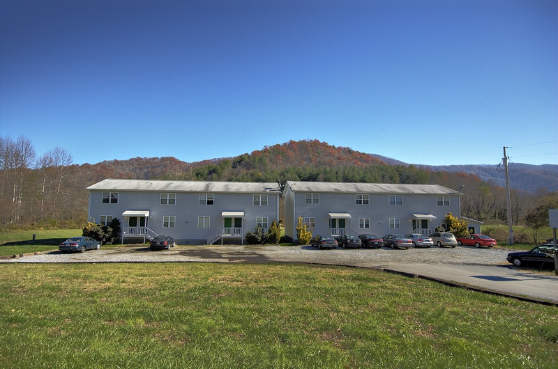 Captain's Point Townhomes in Cullowhee, NC - Building Photo