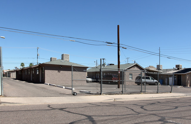 2230 E Polk St in Phoenix, AZ - Building Photo - Building Photo