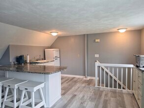 8 Little John Rd in Durham, NH - Building Photo - Building Photo