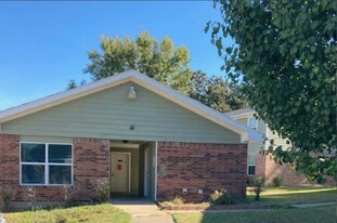 231 Gene in Buffalo, TX - Building Photo