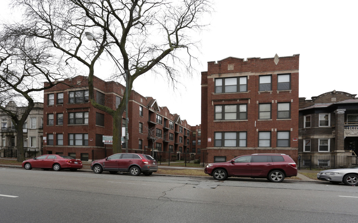 Wolcott Apartments in Chicago, IL - Building Photo